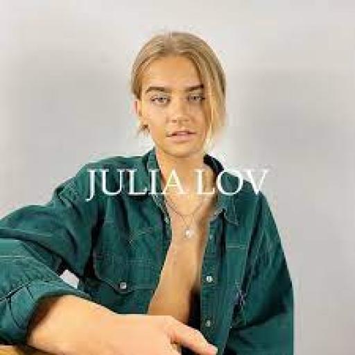 Julia Lov 